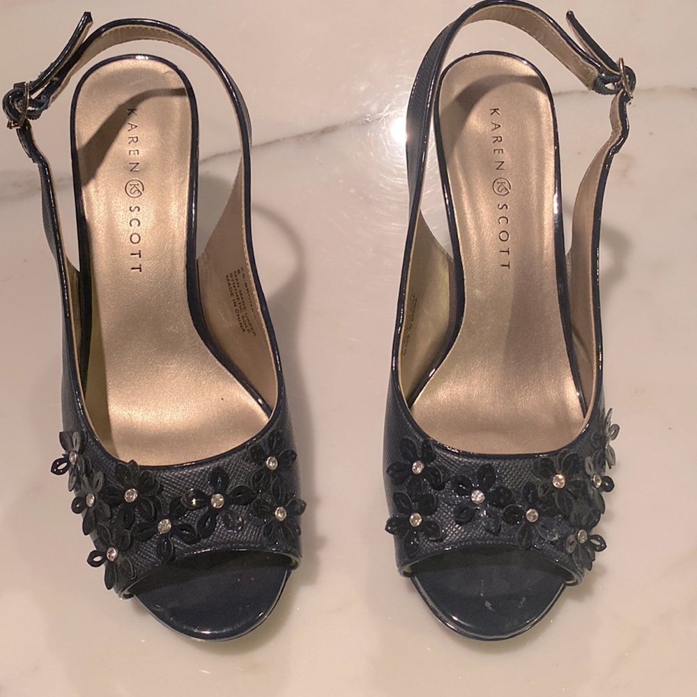 Karen Scott navy Bronna size 8 sling back 2 inch heels. Excellent condition!